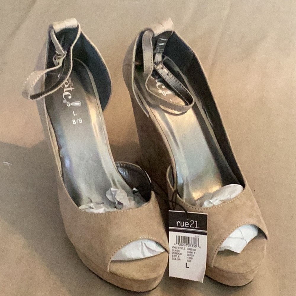 NWT Rue21 Tan Wedge Peep-Toe Shoes